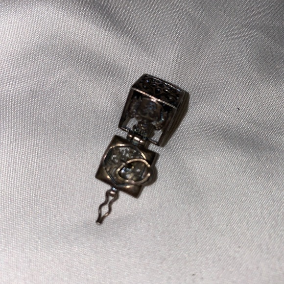 vintage sterling silver prayer box with guardian Angel and snowflake detailing - Picture 5 of 6